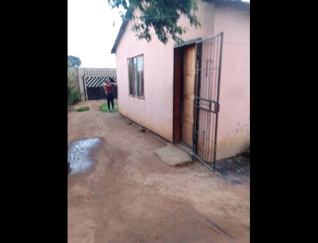 2 BEDROOM HOUSE FOR SALE IN ETWATWA EAST